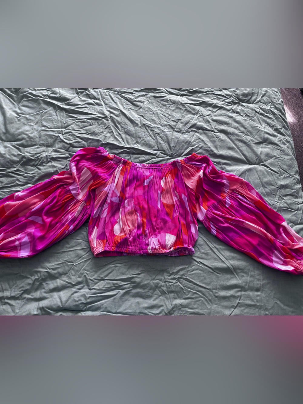 Vici Off-Shoulder Cropped Top in Pink and Coral Print